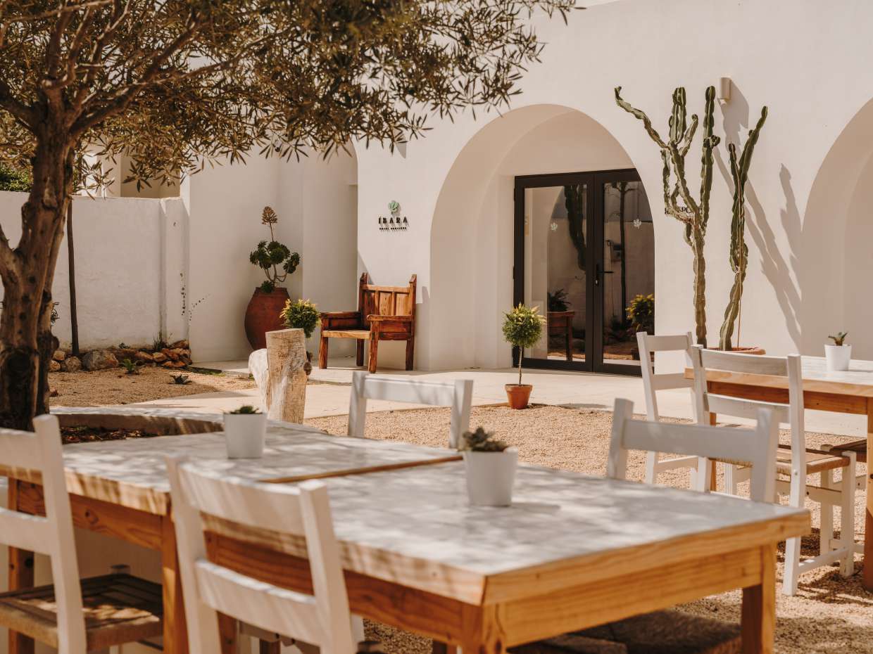 Tantán restaurant and patio